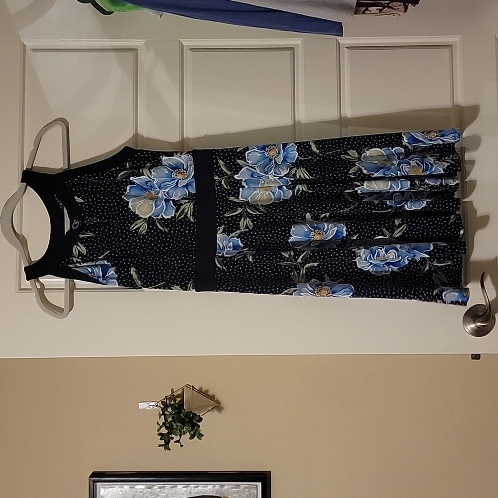 Enfocus Studio Size 6 - Blue & Black Floral Halter Dress